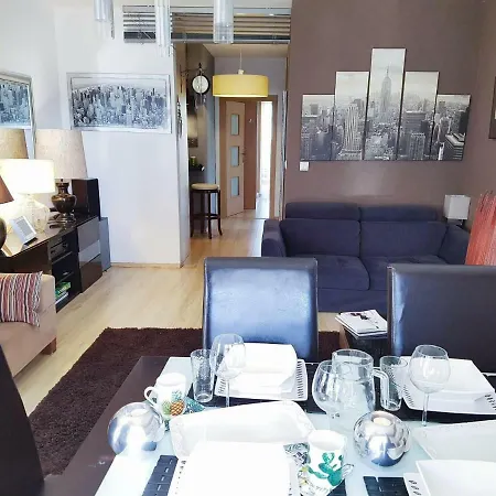 King Size شقة وارسو